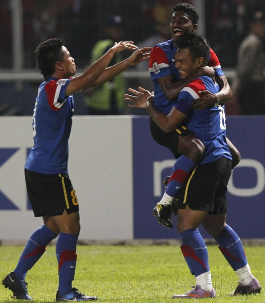 Niềm vui của các cầu thủ Malaysia khi họ thua trận nhưng vẫn vô địch