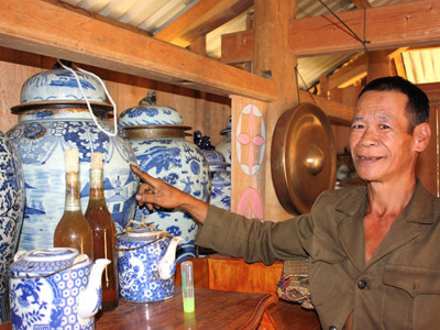 A lăng Zèng nói không bao giờ người làng Aur được bán chiêng ché