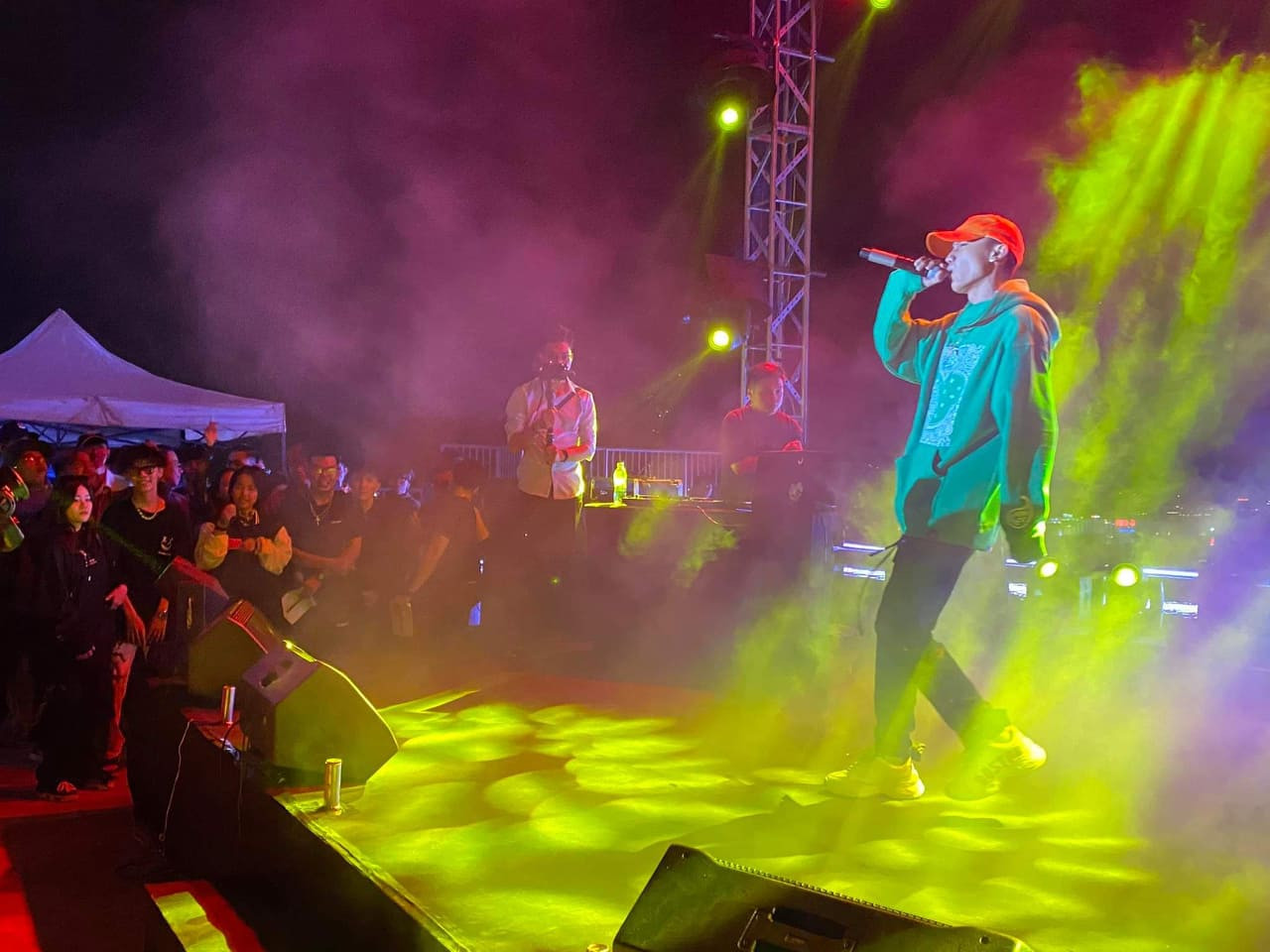 Pháo hoa rực sáng bầu trời, Việt Nam bước sang năm mới 2021 ảnh 35