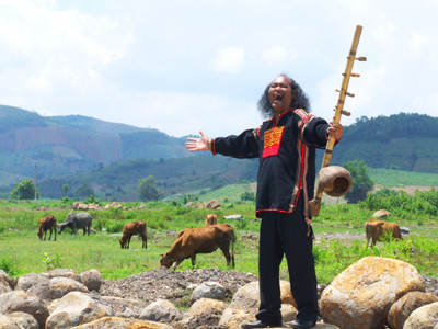 Y Moan trên thảo nguyên buôn Kuôp Y Moan trên thảo nguyên buôn Kuôp