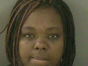 Chân dung cô gái đâm mù mắt bạn trai