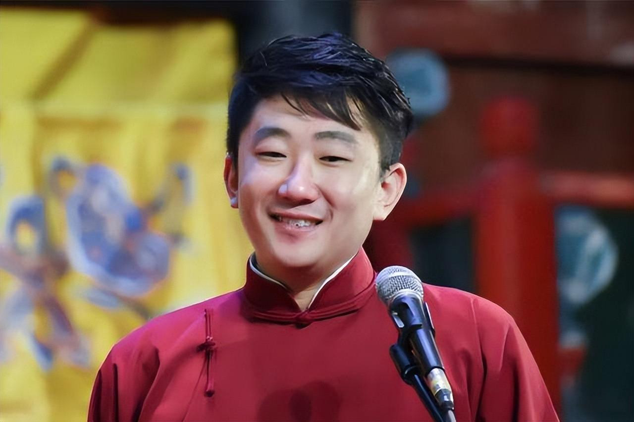 Nam diễn viên hài Trần Tiêu Hoa bị bắt vì đột nhập nhà dân, quấy rối phụ nữ. Nam diễn viên hài Trần Tiêu Hoa bị bắt vì đột nhập nhà dân, quấy rối phụ nữ.