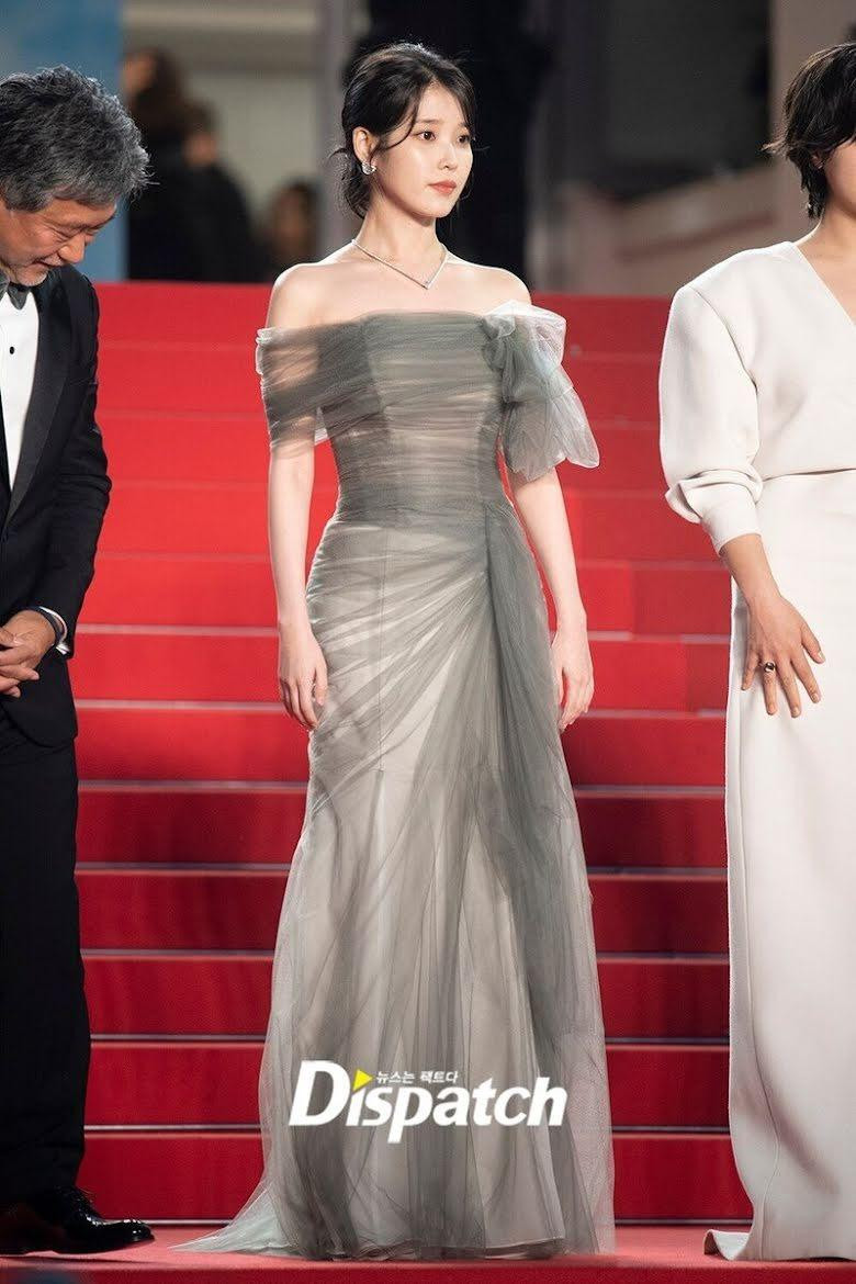 8. IU: "Em gái quốc dân" nổi tiếng với giọng ca cao vút, nhưng chiều cao của cô khá "khiêm tốn", chỉ 161,8 cm. 8. IU: "Em gái quốc dân" nổi tiếng với giọng ca cao vút, nhưng chiều cao của cô khá "khiêm tốn", chỉ 161,8 cm.