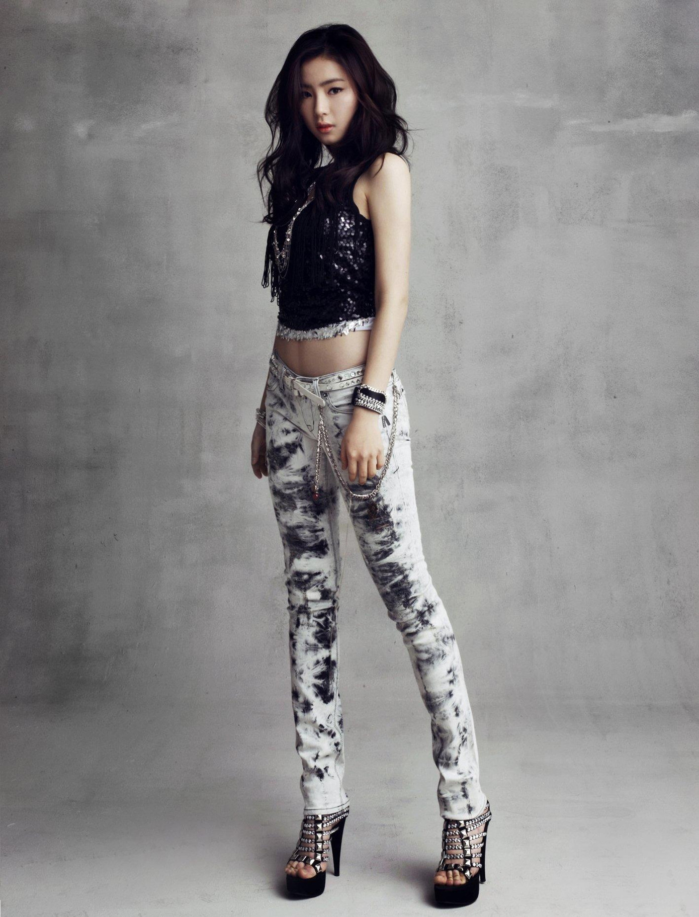 20. Shin Se Kyung: Người đẹp "Cô gái nhìn thấy mùi hương" là người cao nhất trong bảng xếp hạng với 166 cm. Ngoài diễn viên, cô còn là người mẫu với tỷ lệ cơ thể hoàn hảo và gương mặt xinh đẹp. 20. Shin Se Kyung: Người đẹp "Cô gái nhìn thấy mùi hương" là người cao nhất trong bảng xếp hạng với 166 cm. Ngoài diễn viên, cô còn là người mẫu với tỷ lệ cơ thể hoàn hảo và gương mặt xinh đẹp.