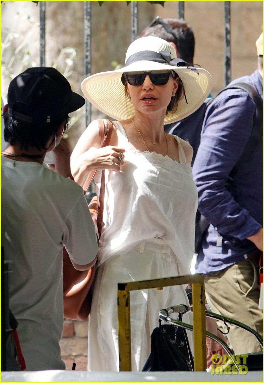 Nhiều khả năng, Pax Thiên muốn phát triển sự nghiệp ở Hollywood trong tương lai và đang trong thời gian học việc. Được biết, Pax Thiên có niềm đam mê lớn với nhiếp ảnh, quay phim. Cậu cũng đi cùng mẹ đến Campuchia trong quá trình quay “First they killed my father”. Nhiều khả năng, Pax Thiên muốn phát triển sự nghiệp ở Hollywood trong tương lai và đang trong thời gian học việc. Được biết, Pax Thiên có niềm đam mê lớn với nhiếp ảnh, quay phim. Cậu cũng đi cùng mẹ đến Campuchia trong quá trình quay “First they killed my father”.