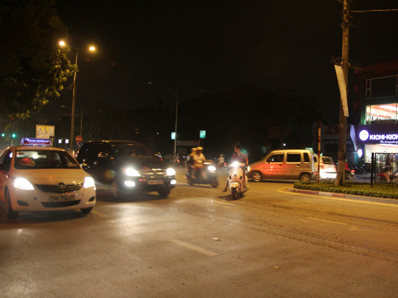 Đoạn cua trước trường ĐHKHXH&NV Hà Nội chính là địa điểm xảy ra vụ tai nạn