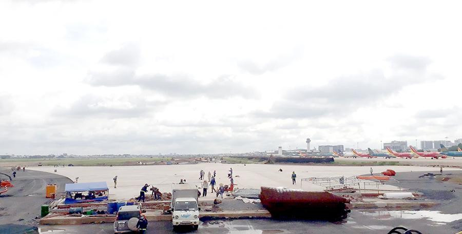 Một số nội dung kết luận, kiến nghị của Kiểm toán Nhà nước liên quan tới quá trình thực hiện Dự án nâng cấp, cải tạo cất hạ cánh, đường lăn sân bay Tân Sơn Nhất vẫn chưa được Ban Quản lý dự án Mỹ Thuận thực hiện. Một số nội dung kết luận, kiến nghị của Kiểm toán Nhà nước liên quan tới quá trình thực hiện Dự án nâng cấp, cải tạo cất hạ cánh, đường lăn sân bay Tân Sơn Nhất vẫn chưa được Ban Quản lý dự án Mỹ Thuận thực hiện.