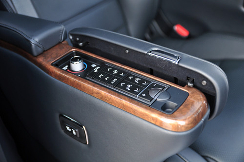 Chi tiết 'chuyên cơ mặt đất' Toyota Alphard 2016 mới về Việt Nam ảnh 9