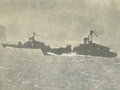 Tàu tên lửa project 183R Komar của Hải quân Nhân dân Việt Nam trên vịnh Hạ Long. 