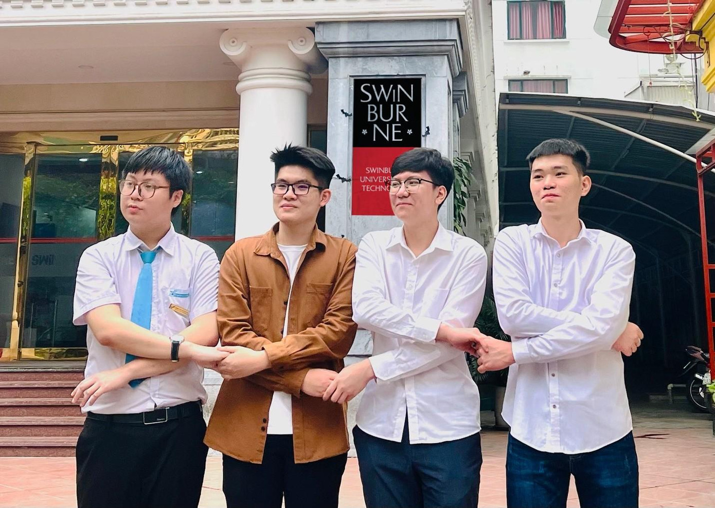 Bốn nhà leo núi Olympia mùa thứ 21 trước hành trình tiếp nối sau Olympia. Bốn nhà leo núi Olympia mùa thứ 21 trước hành trình tiếp nối sau Olympia.