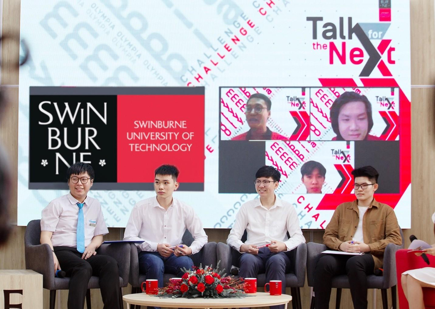 Top 4 Chung kết Olympia mùa thứ 21 hội ngộ tại Swinburne Việt Nam. Từ trái qua: Hải An (Á quân), Duy Anh, Việt Thái, Hoàng Khánh (Quán quân). Top 4 Chung kết Olympia mùa thứ 21 hội ngộ tại Swinburne Việt Nam. Từ trái qua: Hải An (Á quân), Duy Anh, Việt Thái, Hoàng Khánh (Quán quân).