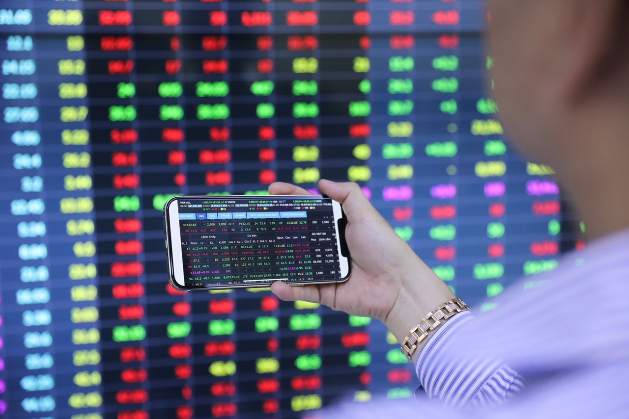 Nhiều cổ phiếu bị HNX đưa vào diện cảnh báo. Nhiều cổ phiếu bị HNX đưa vào diện cảnh báo.