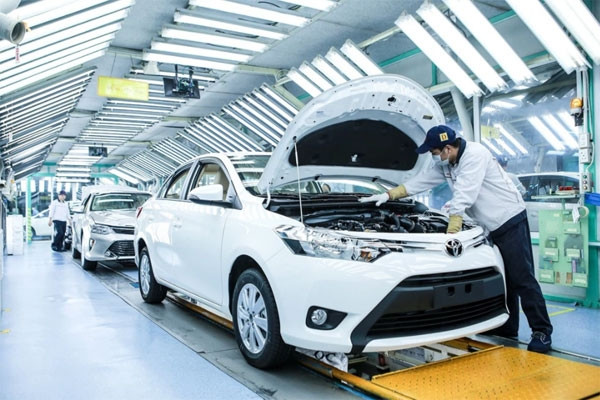 Sản xuất ô tô tại nhà máy Toyota Việt Nam (ảnh: Toyota).