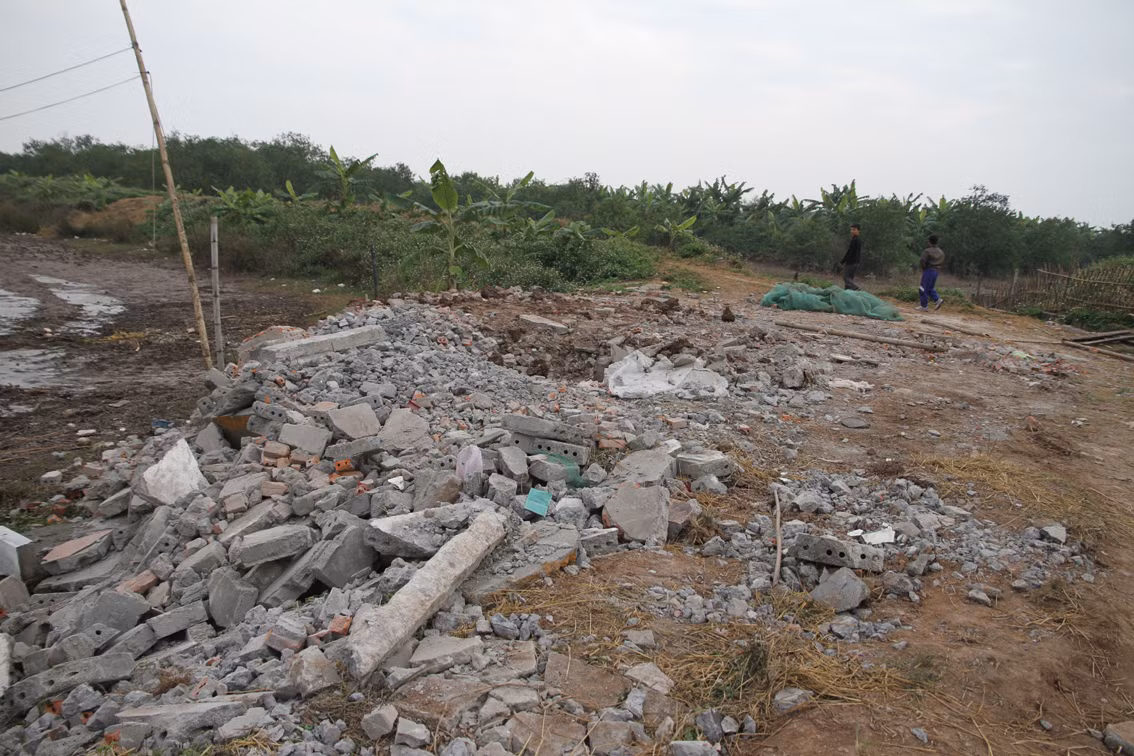 Ngôi nhà hai tầng của gia đình ông Vươn bị san phẳng. 