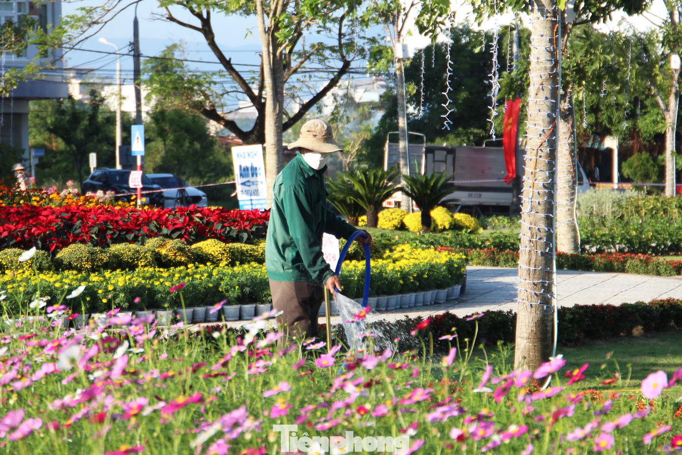 Nơi đây hứa hẹn là điểm “check-in” mới hút khách ở Đà Nẵng bên cạnh: Công viên vườn tượng APEC, đôi bờ sông Hàn… Hiện, các công nhân vẫn đang gấp rút hoàn thiện các hạng mục và dự kiến đưa vào phục vụ người dân và du khách vào 16/1 tới (nhằm ngày 25 tháng Chạp âm lịch năm Nhâm Dần).