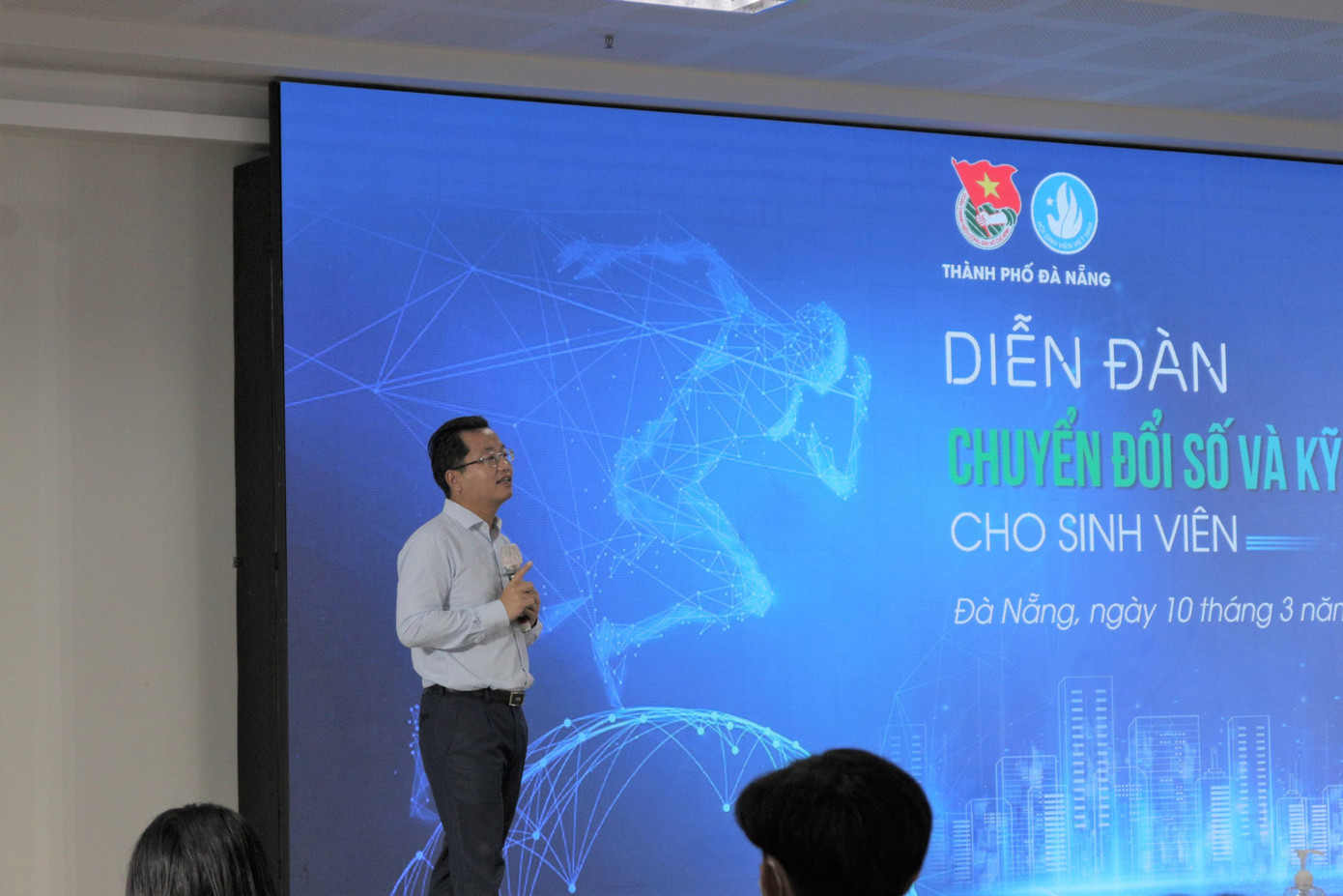 Diễn giả Lê Trí Hải chia sẻ về khái niệm chuyển đổi số và những kỹ năng, kinh nghiệm để tạo ra sản phẩm chuyển đổi số có tác động xã hội