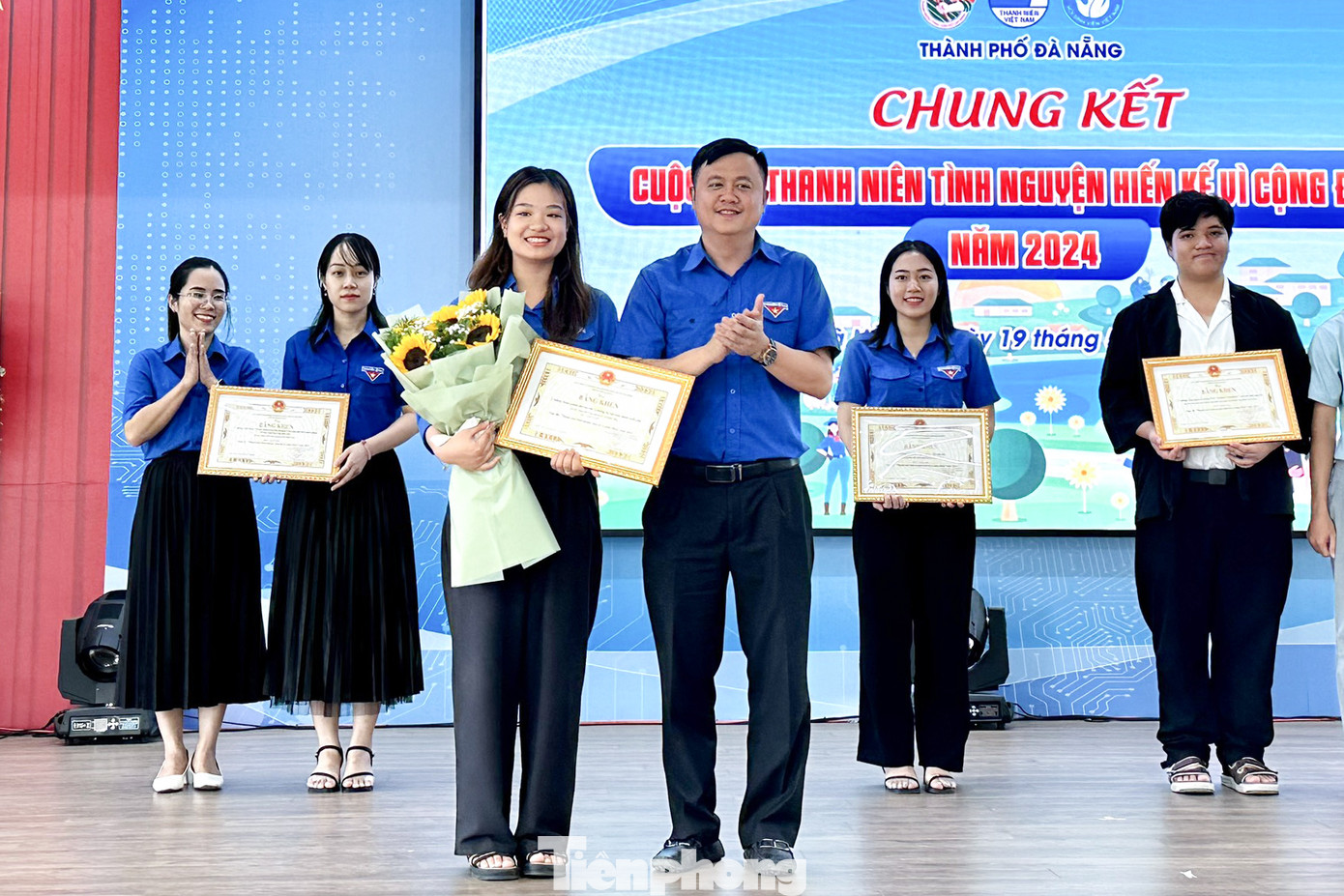 Mô hình bảng quảng cáo rao vặt tích hợp mã QR xuất sắc giành giải nhất cuộc thi Mô hình bảng quảng cáo rao vặt tích hợp mã QR xuất sắc giành giải nhất cuộc thi