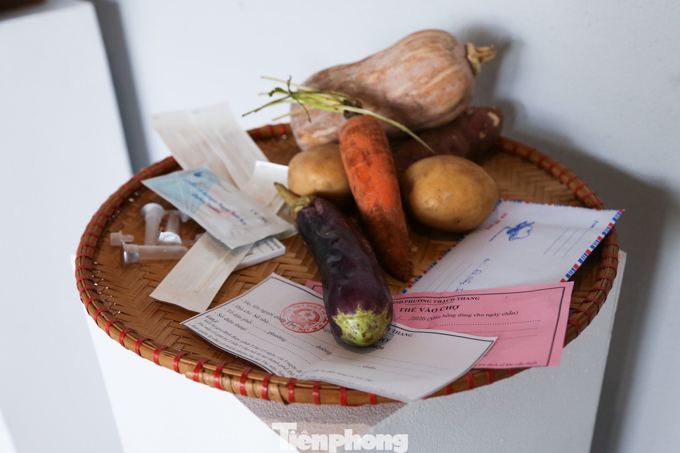 Trong không gian triển lãm, BTC bố trí khu vực triển lãm với những hiện vật gợi lại kí ức về nghề bán hàng rong, về Đà Nẵng thời kỳ đầu, về những ngày chiến đấu với dịch bệnh COVID-19. Tất cả hiện vật đều do người dân và các bạn trẻ đóng góp, ủng hộ. Trong không gian triển lãm, BTC bố trí khu vực triển lãm với những hiện vật gợi lại kí ức về nghề bán hàng rong, về Đà Nẵng thời kỳ đầu, về những ngày chiến đấu với dịch bệnh COVID-19. Tất cả hiện vật đều do người dân và các bạn trẻ đóng góp, ủng hộ.