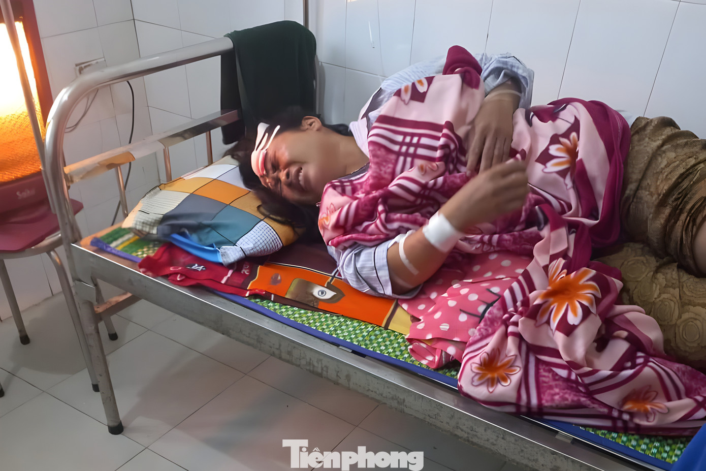 Hai vợ chồng nạn nhân đang được theo dõi và điều trị ở Bệnh viện Đa khoa Bình Điền