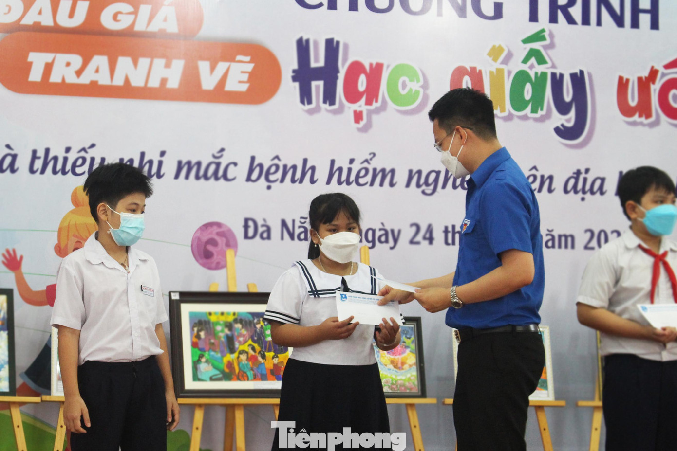 Trao học bổng cho các em nhỏ mắc bệnh hiểm nghèo có hoàn cảnh khó khăn trên địa bàn