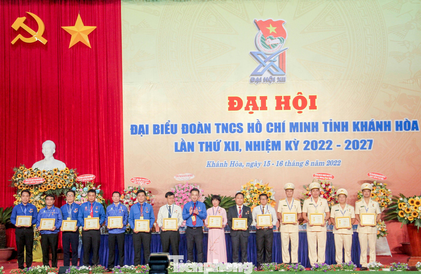 Bí thư Trung ương Đoàn Nguyễn Tường Lâm trao kỷ niệm chương &quot;Vì thế hệ trẻ&quot; tặng 15 cá nhân có thành tích xuất sắc trong công tác Đoàn và phong trào thanh, thiếu nhi.