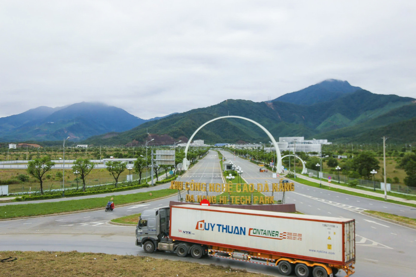 Phân khu Công nghệ cao của Đà Nẵng được định hướng phát triển không gian đô thị chuyển tiếp từ khu phía tây ven sườn đồi sang khu vực phía đông ven biển. Trong đó, các khu vực không gian trọng tâm là khu vực ven sông Cu Đê và khu vực phát triển đô thị gắn liền với Khu Công nghệ cao.