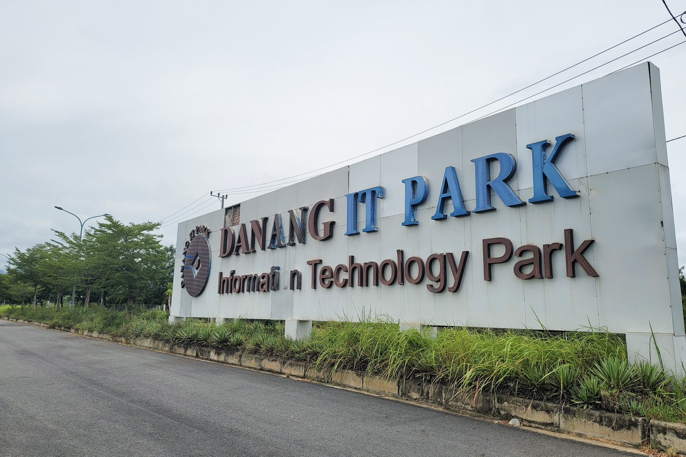 Khu chức năng KCN 4 có quy mô khoảng 337,5ha, là khu công nghệ thông tin tập trung hiện nay và khu phụ trợ dự án khu công nghệ cao Đà Nẵng đang được định hướng chuyển đổi thành Cụm công nghiệp Hòa Liên. Cuối cùng, khu chức năng KCN 5 với quy mô khoảng 421ha, là khu công nghiệp Hòa Ninh quy hoạch mới.