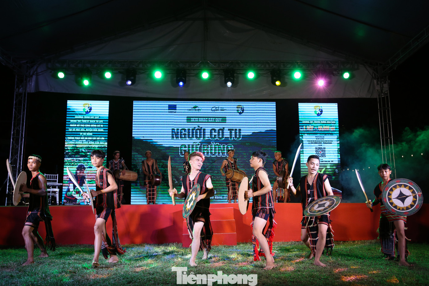 Bên cạnh đó, BTC sẽ gây quỹ để trồng mới rừng thông qua giải chạy bộ vì cộng đồng UpRace 2023. Với hình thức này, mỗi km của người chạy được ghi nhận trên ứng dụng UpRace sẽ quyên góp ít nhất 1.000 đồng cho chương trình “Bring the forest back to life”.