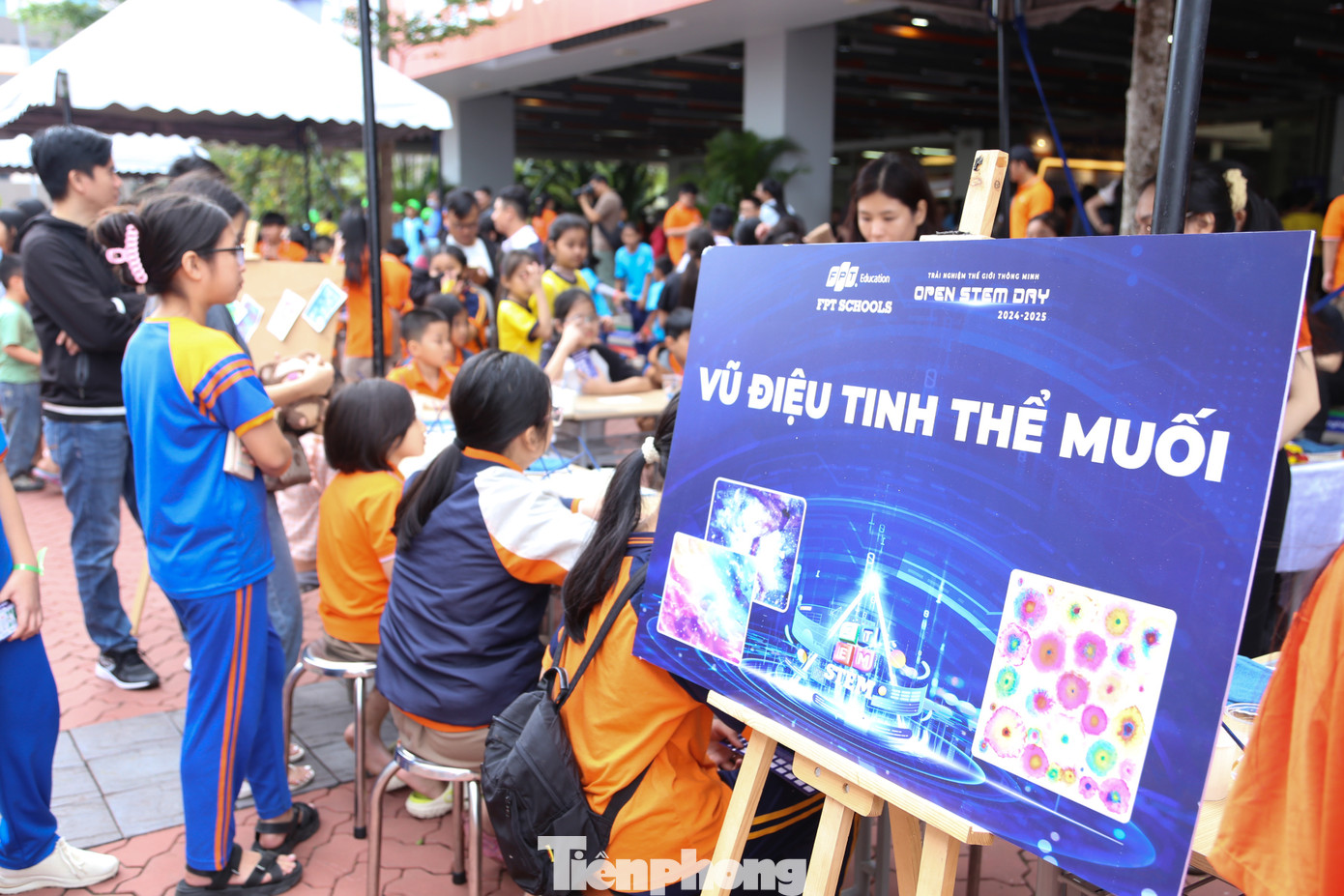 Theo ông Tạ Tự Bình, Phó Chủ tịch UBND quận Ngũ Hành Sơn, xuất phát từ Ngày hội Khoa học công nghệ dành cho học sinh trên địa bàn quận, qua nhiều năm tổ chức, Open STEM Day đã dần trở thành là sân chơi khoa học công nghệ lớn cho giáo viên, học sinh Tiểu học và THCS trên địa bàn TP. Đà Nẵng.