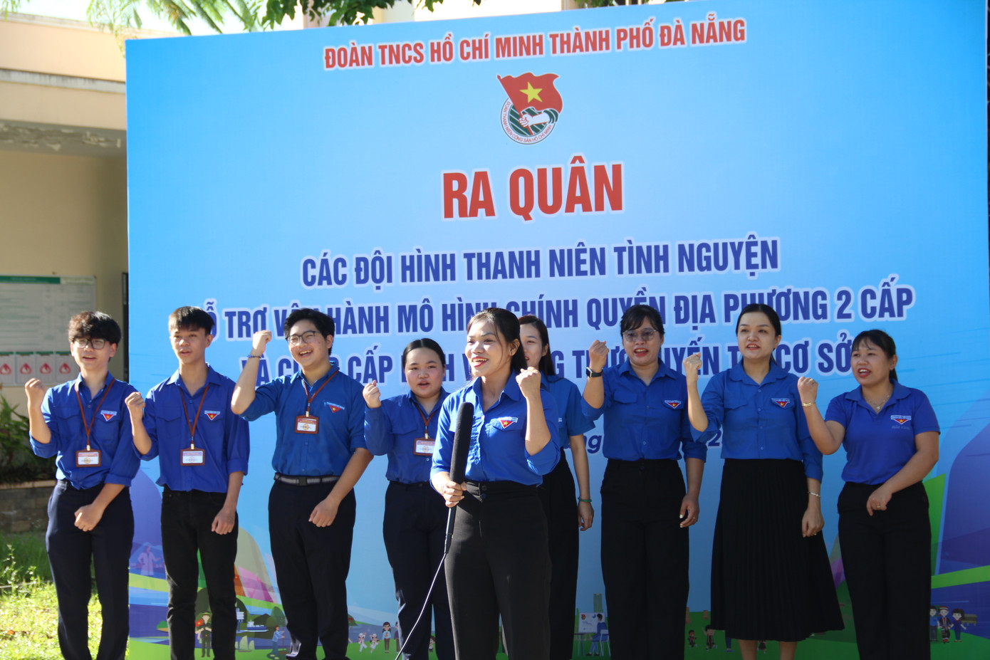 Sáng 7/7, cùng với cả nước, Thành Đoàn Đà Nẵng đồng loạt triển khai đội hình thanh niên tình nguyện hỗ trợ vận hành mô hình chính quyền 2 cấp và cung cấp dịch vụ công trực tuyến trên địa bàn.
