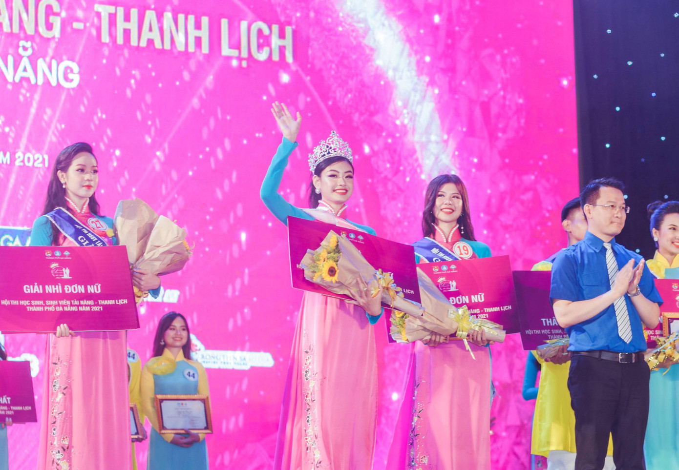 Thí sinh Phạm Tâm Anh Thy (Trường THPT Phan Châu Trinh) giành giải nhất đơn nữ, Anh Thy sẽ được đặc cách vào vòng chung kết cuộc thi Hoa khôi Du lịch Đà Nẵng năm 2021. Giải Nhì thuộc về thí sinh Huỳnh Thị Thanh Thủy (Trường ĐH Ngoại Ngữ, ĐH Đà Nẵng) và giải Ba thuộc về thí sinh Đinh Hoàng Linh Đan (Trường THPT chuyên Lê Quý Đôn).