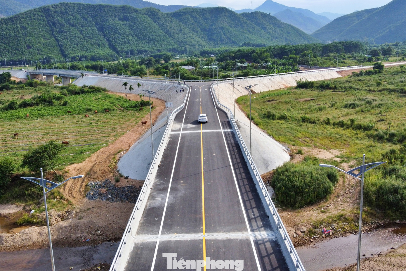 Khu vực suối Bàu Bàng dẫn vào thôn Lộc Mỹ, trước đây, mỗi mùa mưa lũ thường xuyên bị ngập sâu, chia cắt thôn, ảnh hưởng lớn đến đời sống của người dân. Với việc hoàn thành tuyến đường này, người dân sẽ không còn chịu cảnh bị cô lập mùa mưa lũ.