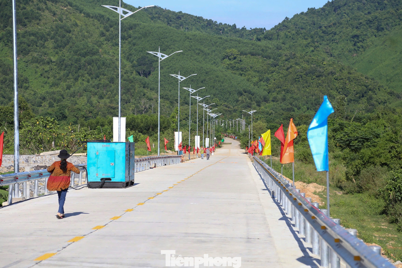 Đường nhánh kết nối vào thôn Lộc Mỹ có chiều dài gần 300m, điểm đầu nối ngã ba vào thôn Lộc Mỹ, điểm cuối nối vào nhánh chính tại Km0+685. Mặt đường rộng 5,5m; lề đường mỗi bên rộng 1m.