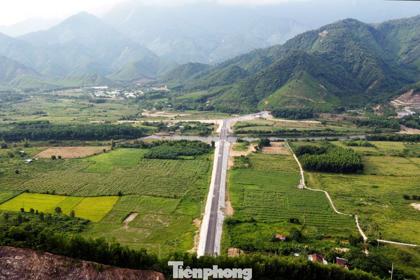 Dự án khởi công vào tháng 12/2022, sau hơn 20 tháng thi công đã hoàn thiện và tiến hành thông xe, vượt tiến độ 5 tháng.