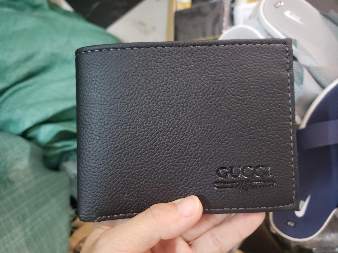 Nhiều sản phẩm không rõ nguồn gốc xuất xứ được phát hiện tại kho hàng của một công ty chuyển phát nhanh Nhiều sản phẩm không rõ nguồn gốc xuất xứ được phát hiện tại kho hàng của một công ty chuyển phát nhanh