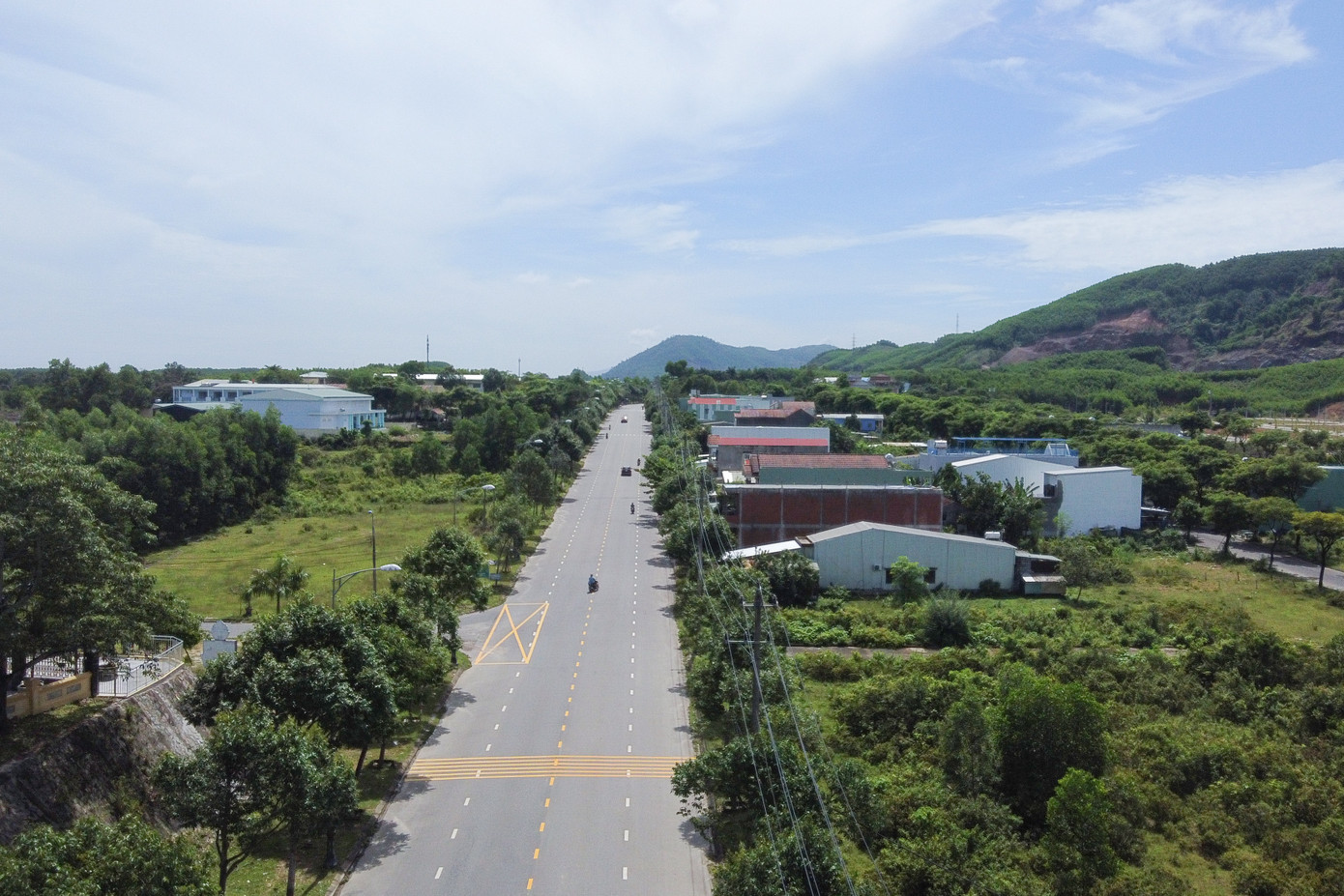 Phân khu đô thị Sườn đồi dự kiến có quy mô dân số hơn 194 nghìn người, trong đó, giai đoạn đến năm 2030 là khoảng 140 nghìn người, giai đoạn sau 2030 tăng thêm hơn 54 nghìn người.