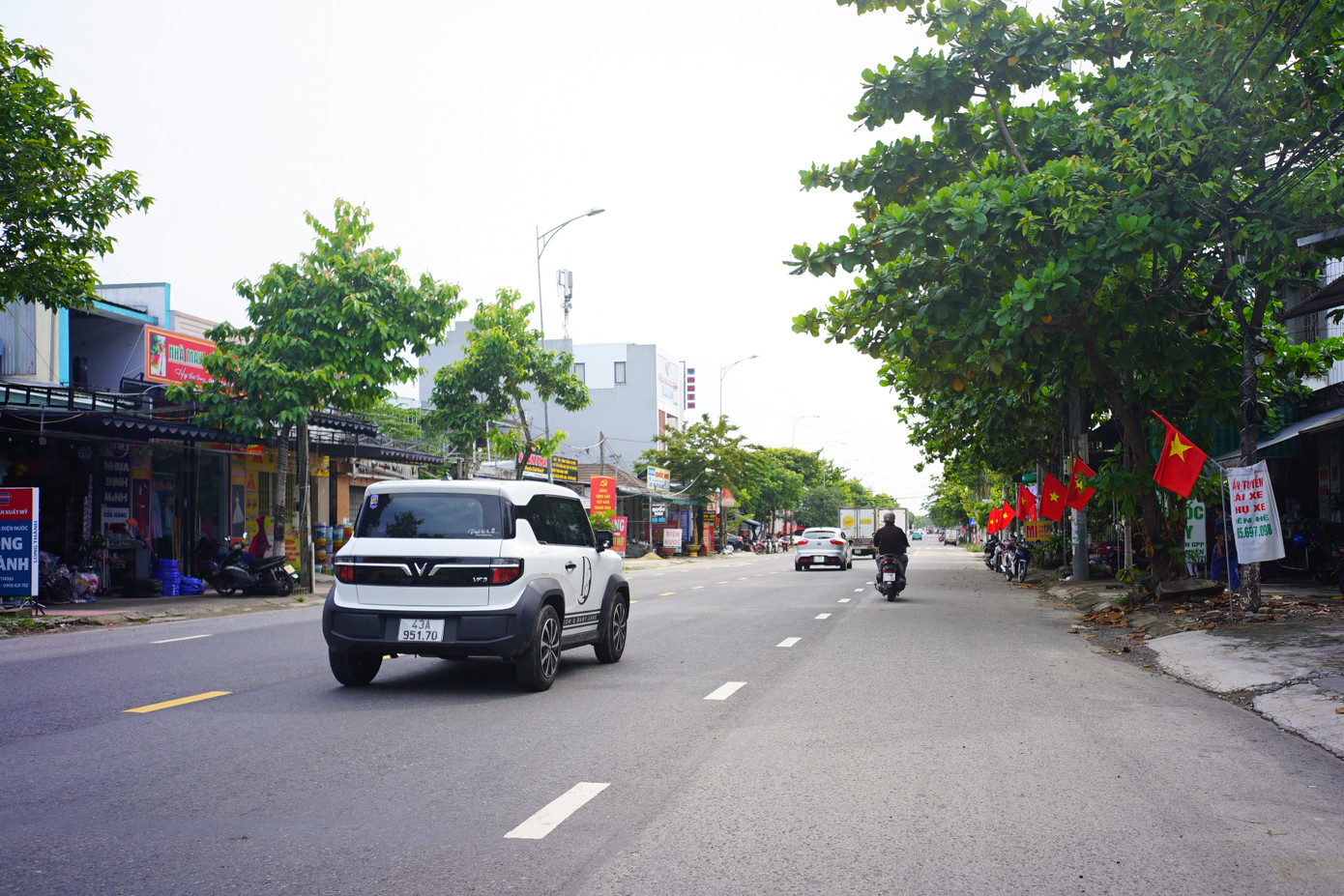 Đặc biệt, phân khu này được quy hoạch phát triển mô hình TOD (mô hình phát triển đô thị lấy giao thông công cộng làm trung tâm) tại vị trí phía Đông, gần ga đường sắt Đà Nẵng quy hoạch mới thuộc phân khu Lõi xanh với các trung tâm thương mại, dịch vụ và y tế gắn với đầu mối giao thông công cộng, tuyến cao tốc.
