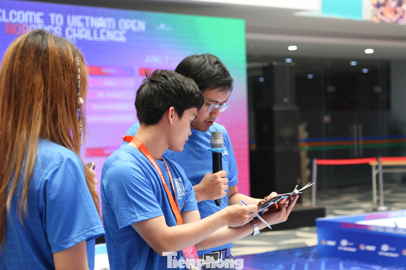 8 đội vào vòng Chung kết đã tham gia phỏng vấn trực tiếp với Hội đồng BGK để đánh giá và ra quyết định đội thi nhận giải Inspire Award. Hai đội nhận được giải thưởng Inspire Award là đội thi của trường THPT Chuyên Lê Quý Đôn (Đà Nẵng) và trường THPT Chuyên Lương Văn Chánh (Phú Yên); được tài trợ chi phí cho toàn bộ thành viên và hỗ trợ bộ KIT robot trong quá trình tham gia giải đấu FIRST® Tech Challenge Vietnam tại Hà Nội vào ngày 24/2 tới đây.