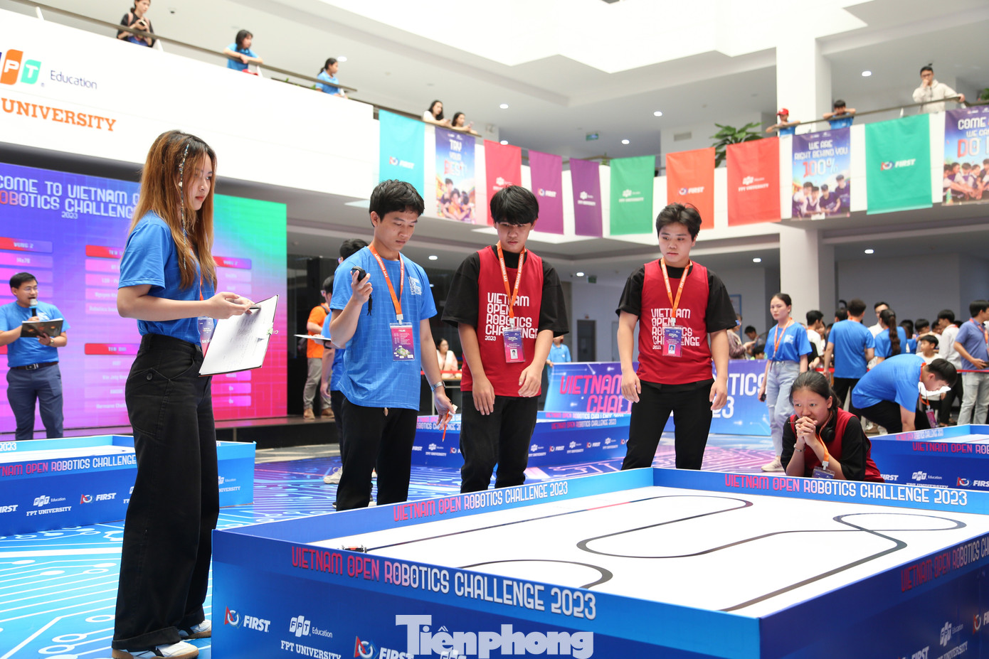 Khi robot gặp sự cố, các đội được quyền vào sân đưa xe về khu vực xuất phát để thực hiện lại vòng hoặc can thiệp về kỹ thuật, không giới hạn lượt chạy lại và không dừng bộ đếm thời gian.