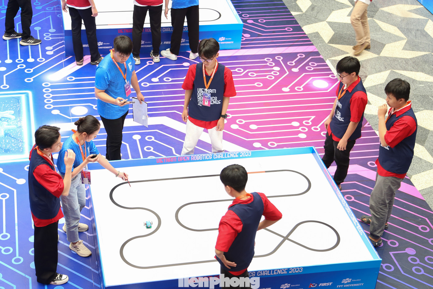 Vietnam Open Robotics Challenge 2023 là chương trình đào tạo, thực hành và thi đấu về robotics miễn phí dành cho đối tượng là học sinh THPT trên cả nước. Chương trình được tổ chức bởi Trường Đại học FPT với mong muốn tạo sân chơi để các bạn trẻ tiếp xúc với các nền tảng thiết kế - phát triển ý tưởng về robotics, đồng thời, nâng cao kỹ năng, năng lực của bản thân trong hành trình theo đuổi sự nghiệp tương lai.