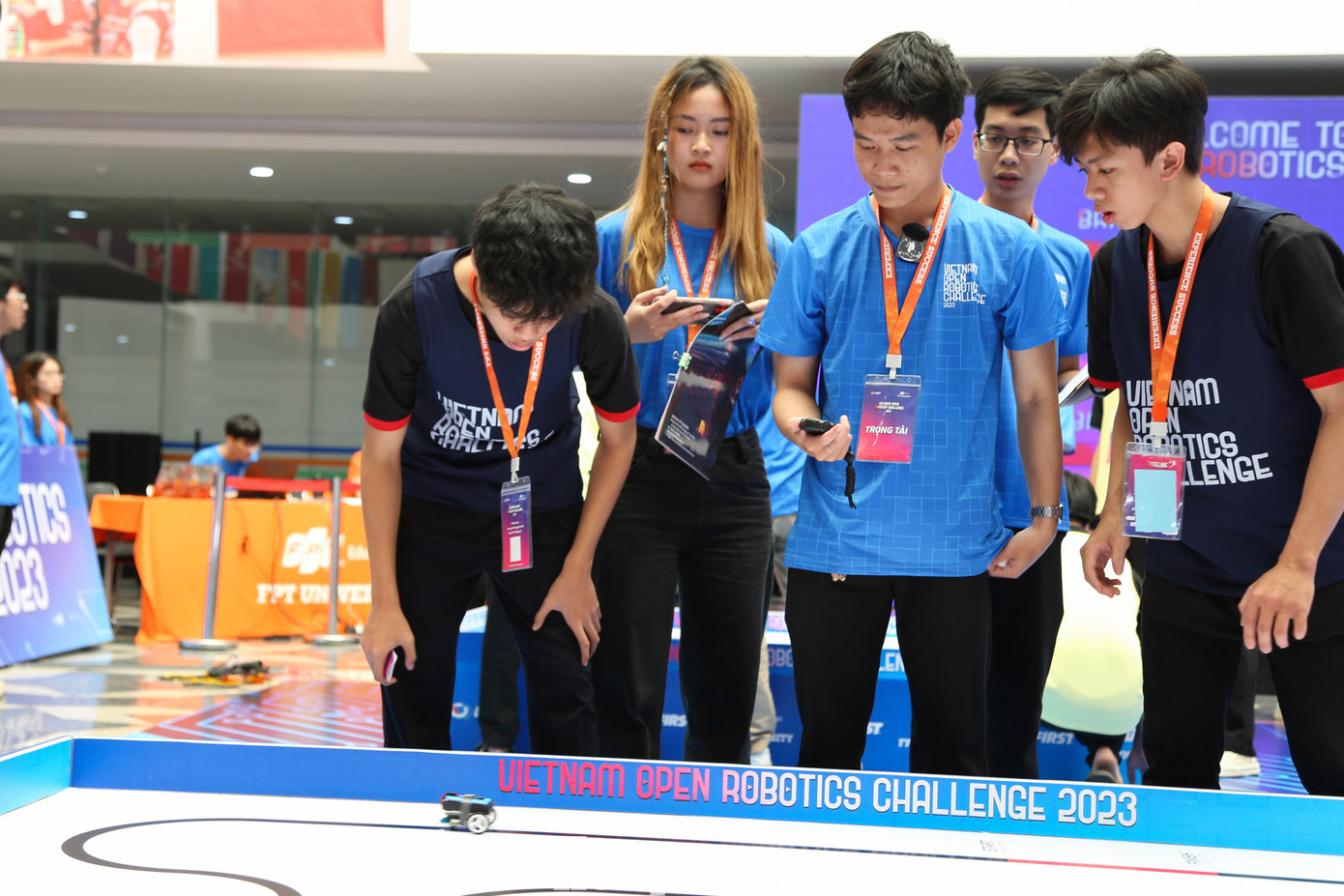 Cuộc thi diễn ra với 2 vòng: vòng bảng và vòng chung kết, có 4 sân thi đấu ứng với 4 bảng. Tại vòng bảng, mỗi đội sẽ có 2 lượt thi đấu. Mỗi lượt kéo dài 2 phút 30 giây. Mỗi đội có 1 phút để chuẩn bị đưa xe vào khu vực xuất phát và sẵn sàng thi đấu.