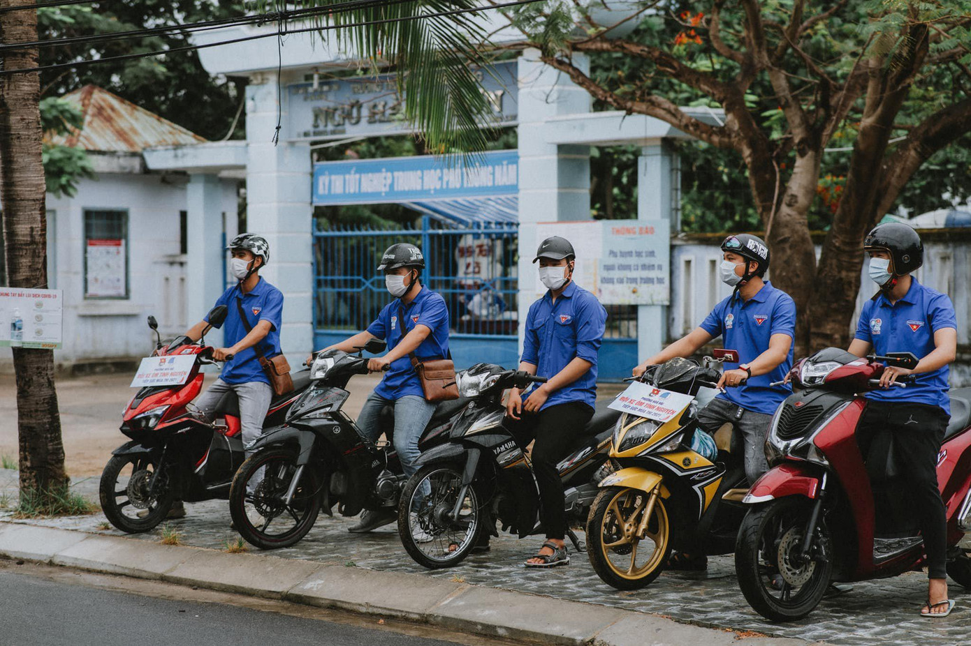 Đội xe ôm tình nguyện được Đoàn phường Hòa Hải (quận Ngũ Hành Sơn) triển khai để hỗ trợ các thí sinh ở xa điểm thi hoặc không có người thân đưa đón có thể tới điểm thi đúng giờ. Các thí sinh có nhu cầu được đưa đón có thể liên hệ đường dây nóng để được bố trí tình nguyện viên hỗ trợ. Đội xe ôm tình nguyện được Đoàn phường Hòa Hải (quận Ngũ Hành Sơn) triển khai để hỗ trợ các thí sinh ở xa điểm thi hoặc không có người thân đưa đón có thể tới điểm thi đúng giờ. Các thí sinh có nhu cầu được đưa đón có thể liên hệ đường dây nóng để được bố trí tình nguyện viên hỗ trợ.