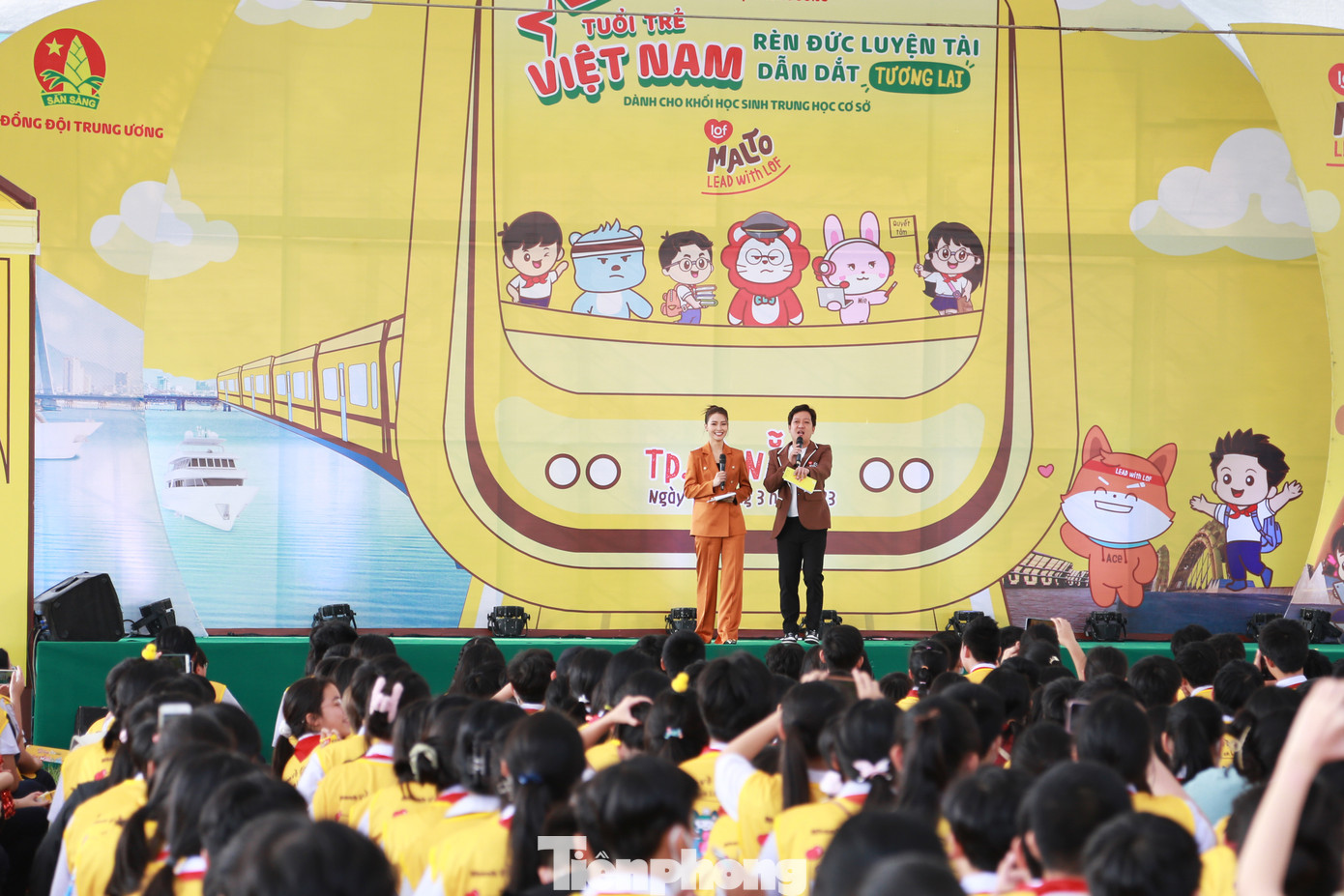 Các em nhỏ hào hứng tham gia các hoạt động dưới sự dẫn dắt của nghệ sĩ Trường Giang và MC Mù Tạt