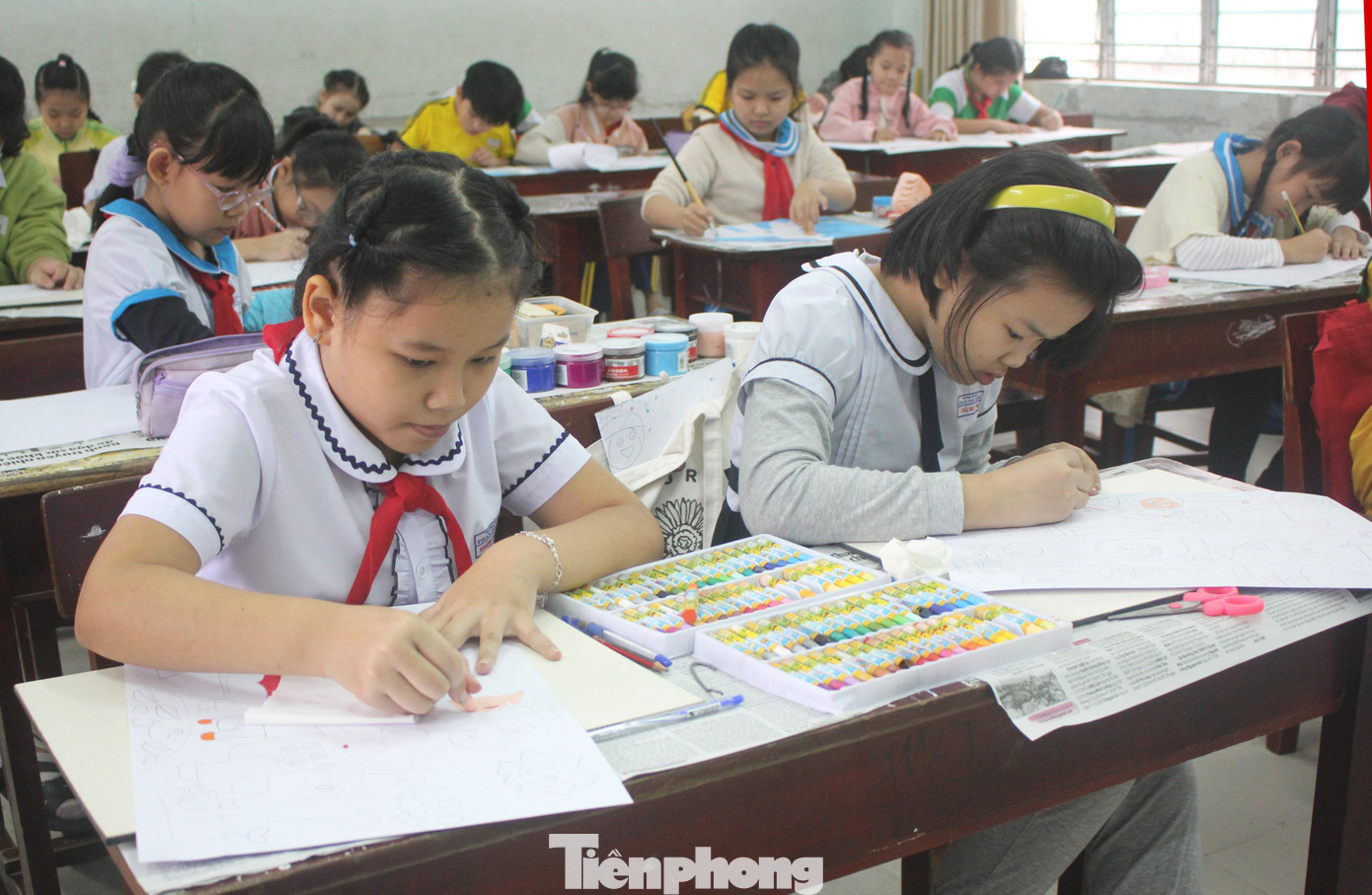 300 em nhỏ là con em công nhân, người lao động ở quận Liên Chiểu, Thanh Khê tham gia vẽ tranh về môi trường