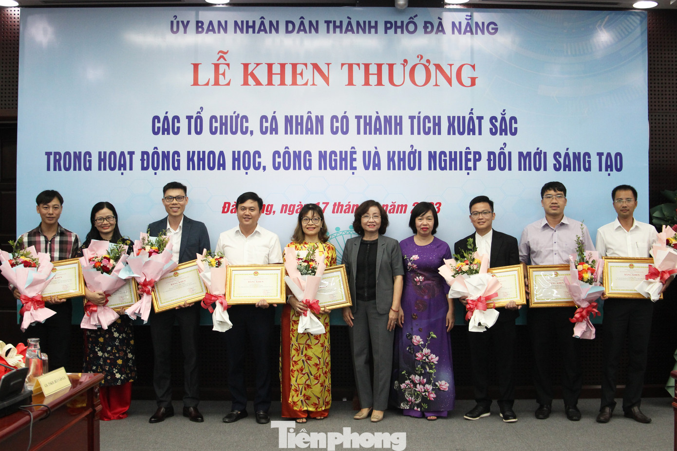 9 cá nhân được vinh danh trong thúc đẩy khởi nghiệp ĐMST trên địa bàn là các chuyên gia, cán bộ, nhà khởi nghiệp... 9 cá nhân được vinh danh trong thúc đẩy khởi nghiệp ĐMST trên địa bàn là các chuyên gia, cán bộ, nhà khởi nghiệp...