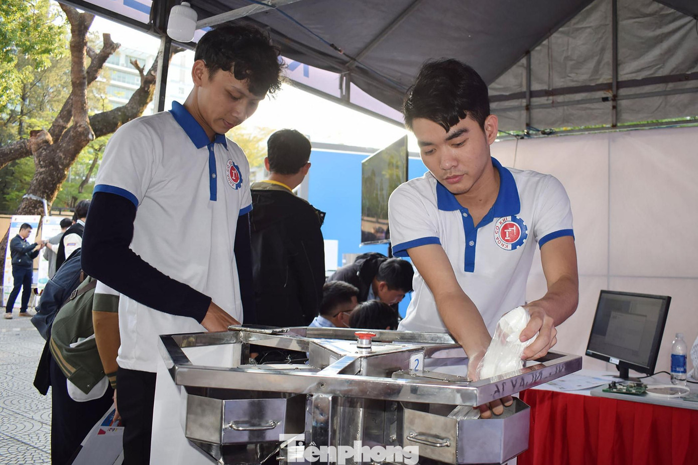 Đà Nẵng lần đầu vinh danh các tập thể, cá nhân có thành tích xuất sắc, đóng góp vào quá trình phát triển hệ sinh thái khởi nghiệp đổi mới sáng tạo (ĐMST) trên địa bàn Đà Nẵng lần đầu vinh danh các tập thể, cá nhân có thành tích xuất sắc, đóng góp vào quá trình phát triển hệ sinh thái khởi nghiệp đổi mới sáng tạo (ĐMST) trên địa bàn