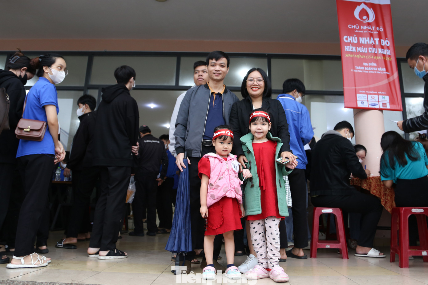 Đây là lần thứ hai chị Nga tham gia Chủ Nhật Đỏ, lần đầu vào năm 2023. Dù đã hiến máu nhiều nơi nhưng ở Chủ Nhật Đỏ chị cảm nhận rõ nhất không khí, sự cho đi, tình yêu thương của mọi người qua việc hiến máu.