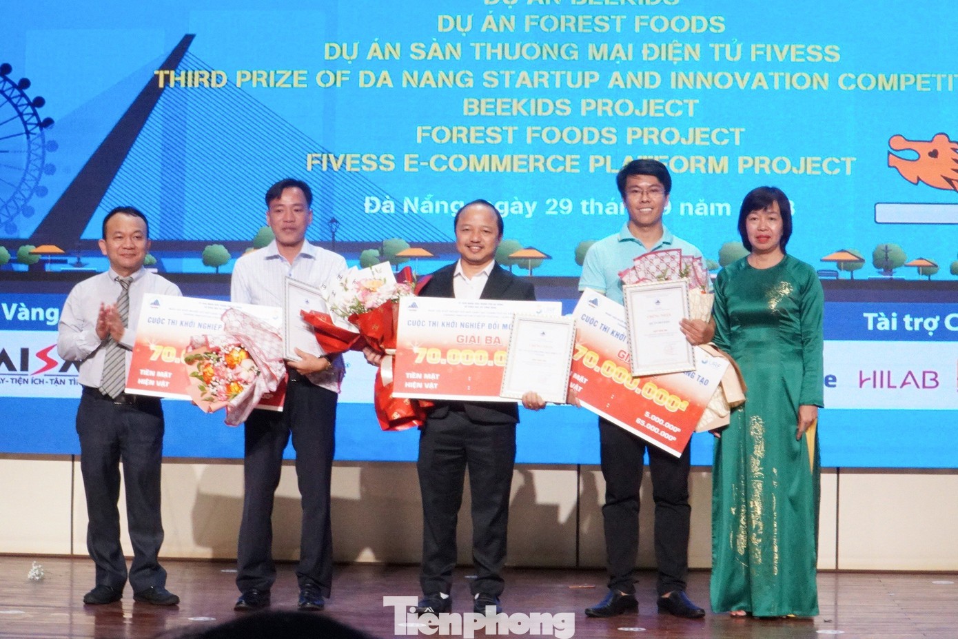 BTC Cuộc thi trao giải nhì và giải 3 cho các dự án khởi nghiệp đạt giải