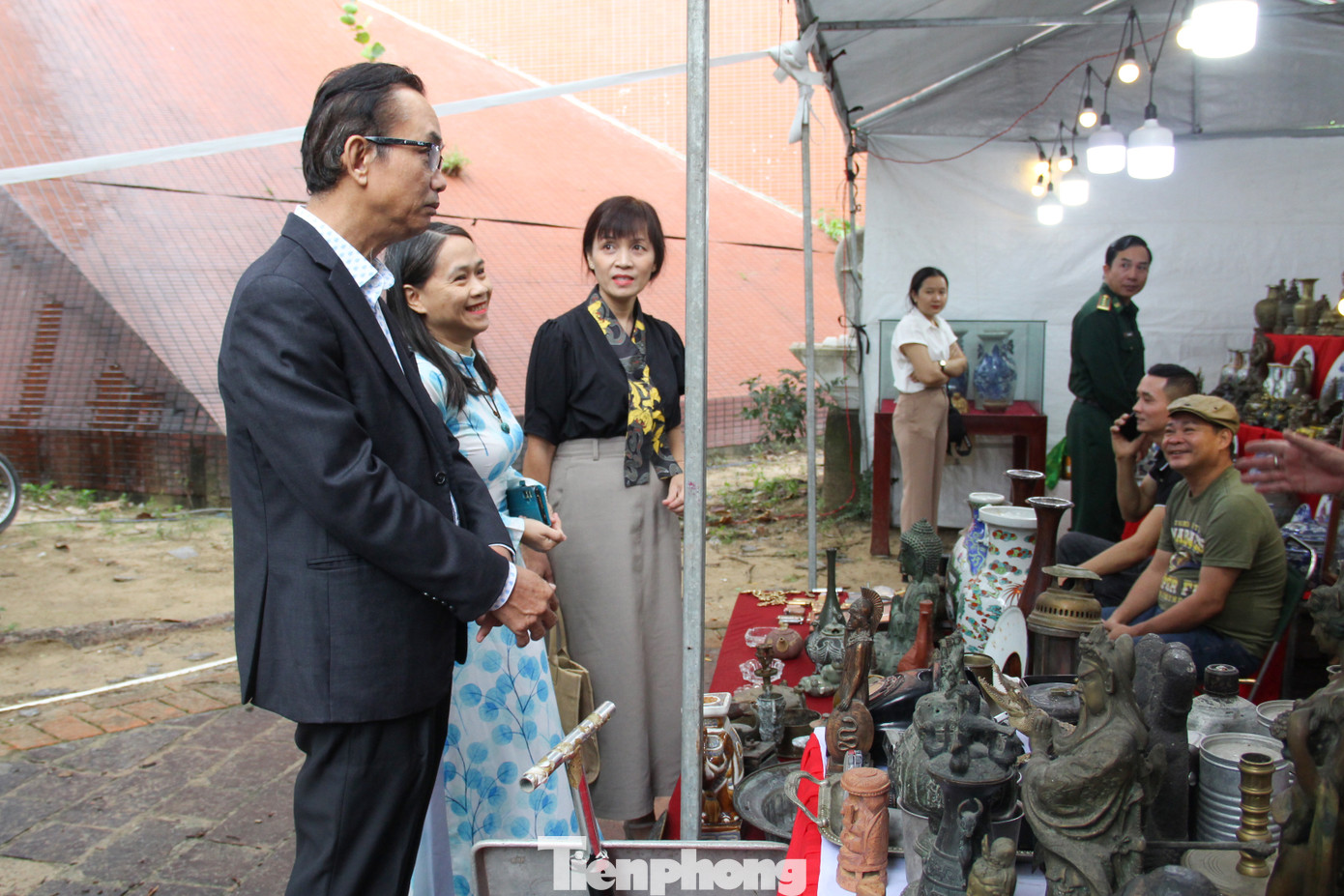 Hiện, mỗi năm, chợ phiên đồ xưa được tổ chức đều đặn 2 lần trong năm vào dịp lễ 30/4 – 1/5 và ngày Di sản Văn hóa Việt Nam tại Bảo tàng Đà Nẵng. Những gian hàng lúc nào cũng thu hút khách tham quan, già có, trẻ có. Hiện, mỗi năm, chợ phiên đồ xưa được tổ chức đều đặn 2 lần trong năm vào dịp lễ 30/4 – 1/5 và ngày Di sản Văn hóa Việt Nam tại Bảo tàng Đà Nẵng. Những gian hàng lúc nào cũng thu hút khách tham quan, già có, trẻ có.