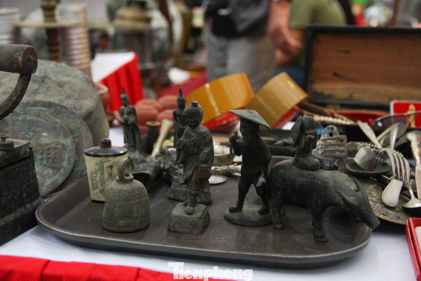 Đó cũng có thể là những bức tượng phật, tượng trang trí, phù điêu có tuổi đời cả trăm năm, mang theo trong mình câu chuyện về những nét văn hóa, lịch sử của thời đại. Đó cũng có thể là những bức tượng phật, tượng trang trí, phù điêu có tuổi đời cả trăm năm, mang theo trong mình câu chuyện về những nét văn hóa, lịch sử của thời đại.